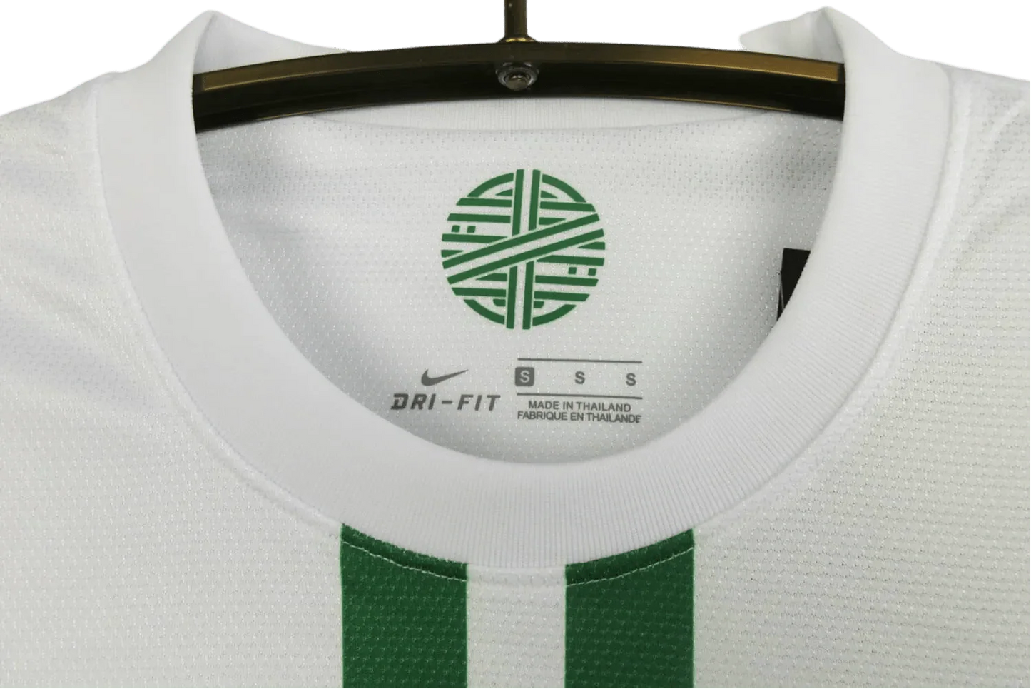 https://cdn.shopify.com/s/files/1/0826/7228/8075/files/2012-portugal-away-white-retro-kit-235444.webp?v=1741197027
