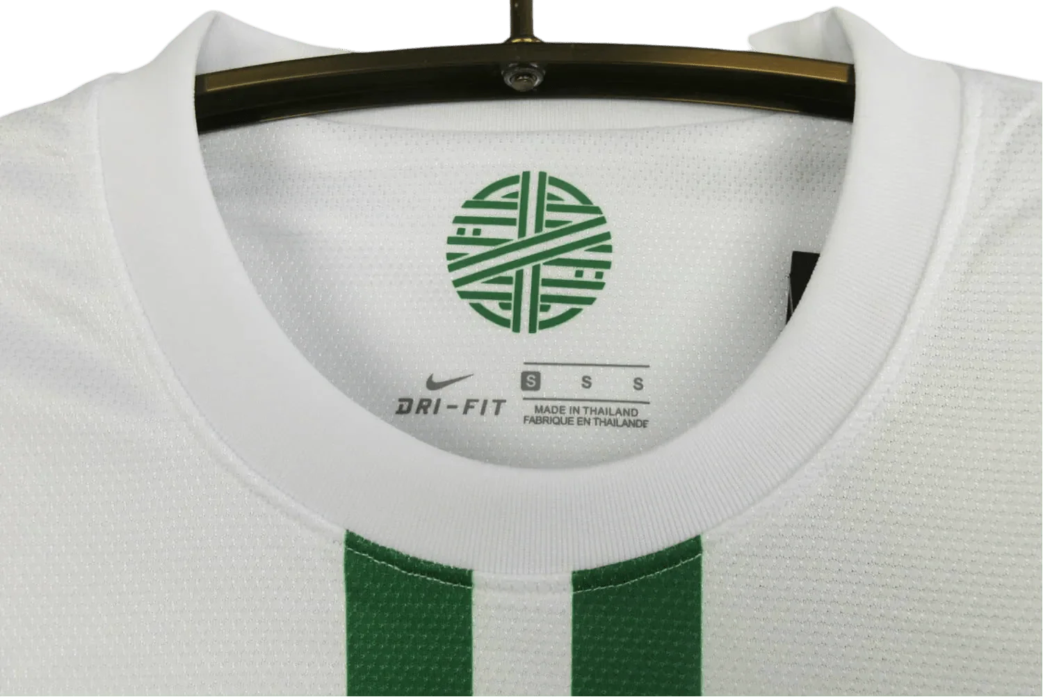 https://cdn.shopify.com/s/files/1/0826/7228/8075/files/2012-portugal-away-white-retro-kit-235444.webp?v=1741197027
