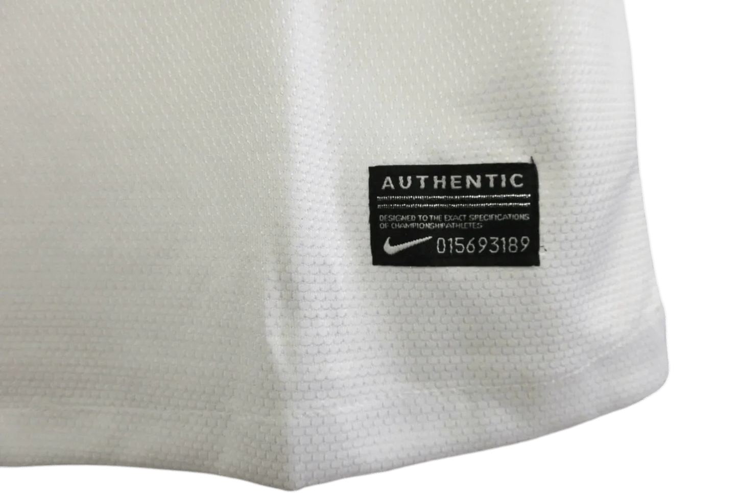 https://cdn.shopify.com/s/files/1/0826/7228/8075/files/2012-portugal-away-white-retro-kit-656229.webp?v=1741197028