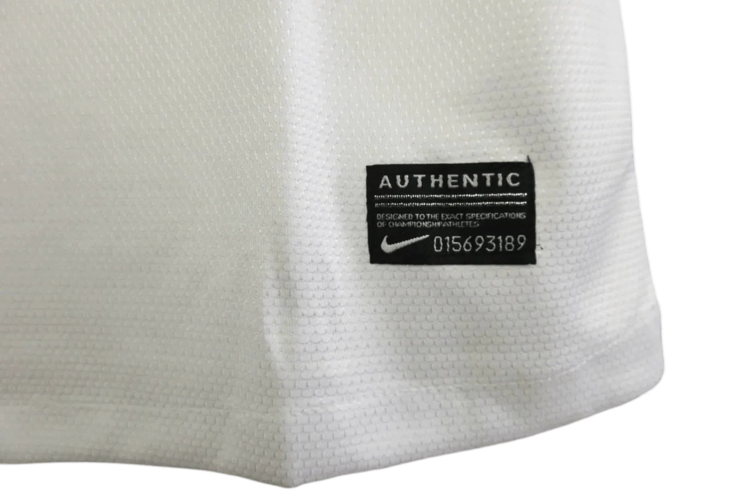 https://cdn.shopify.com/s/files/1/0826/7228/8075/files/2012-portugal-away-white-retro-kit-656229.webp?v=1741197028