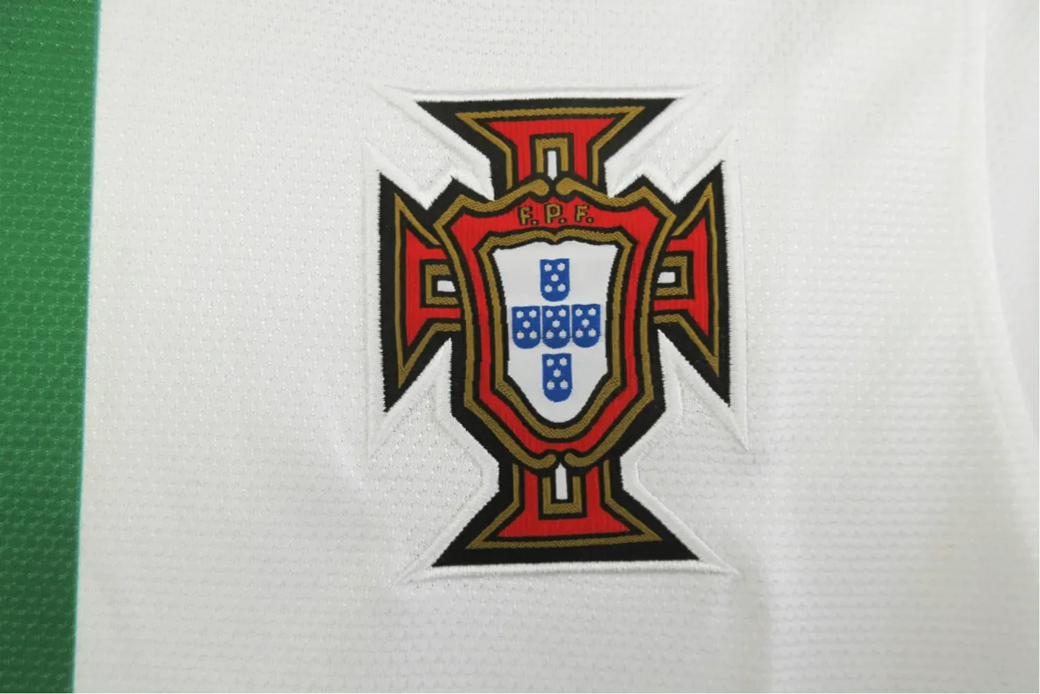 https://cdn.shopify.com/s/files/1/0826/7228/8075/files/2012-portugal-away-white-retro-kit-961791.webp?v=1741197030