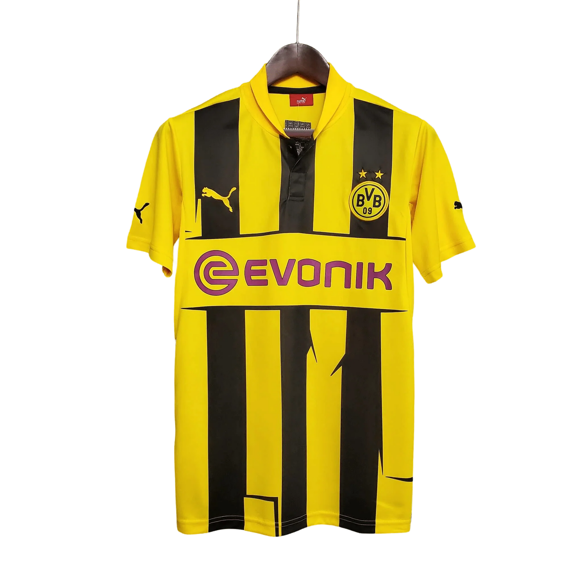 https://cdn.shopify.com/s/files/1/0826/7228/8075/files/20122013-borussia-dortmund-evonik-home-retro-kit-classickits433-227919.webp?v=1741199394