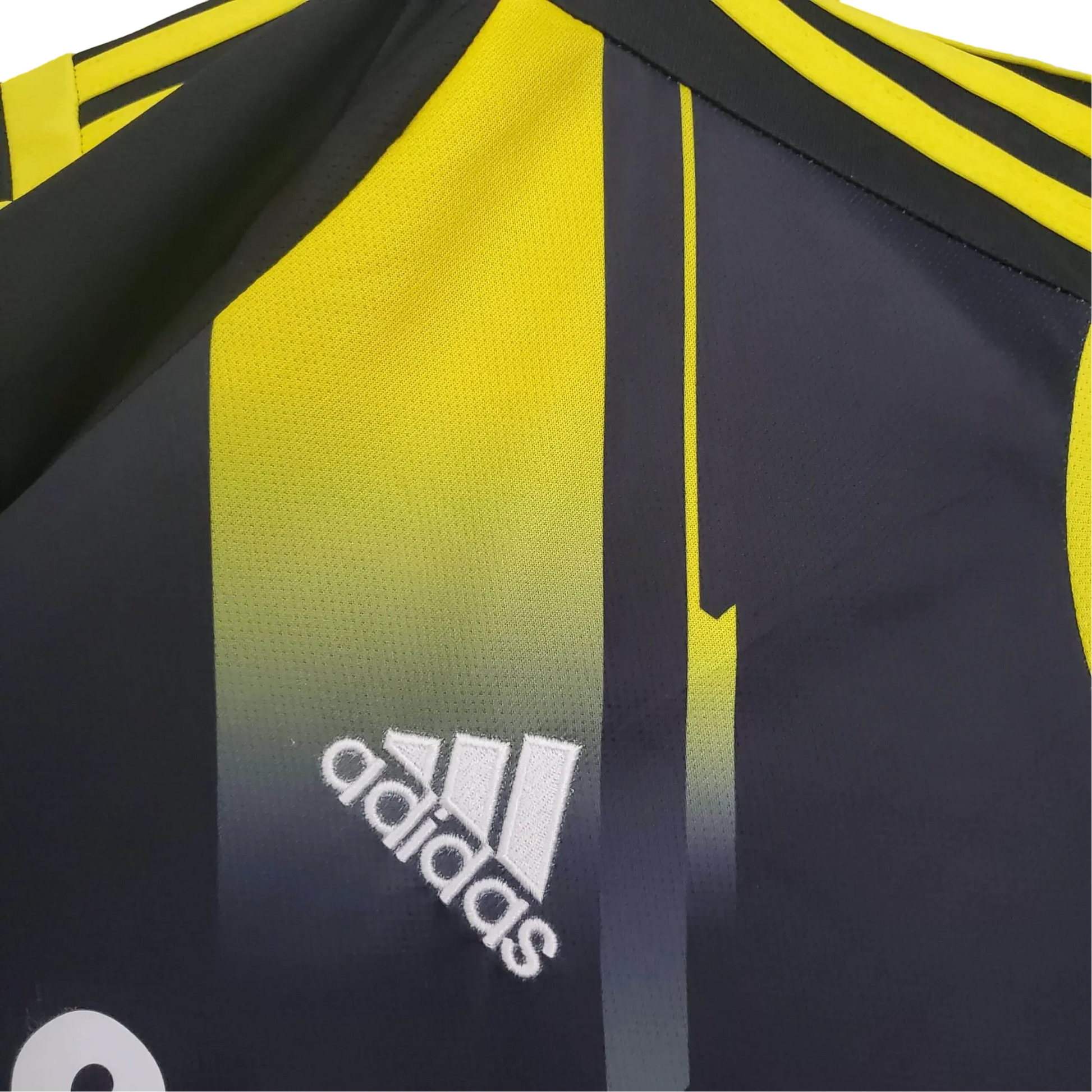 https://cdn.shopify.com/s/files/1/0826/7228/8075/files/20122013-cheisea-samsung-away-third-retro-kit-classickits433-223813.webp?v=1741198271