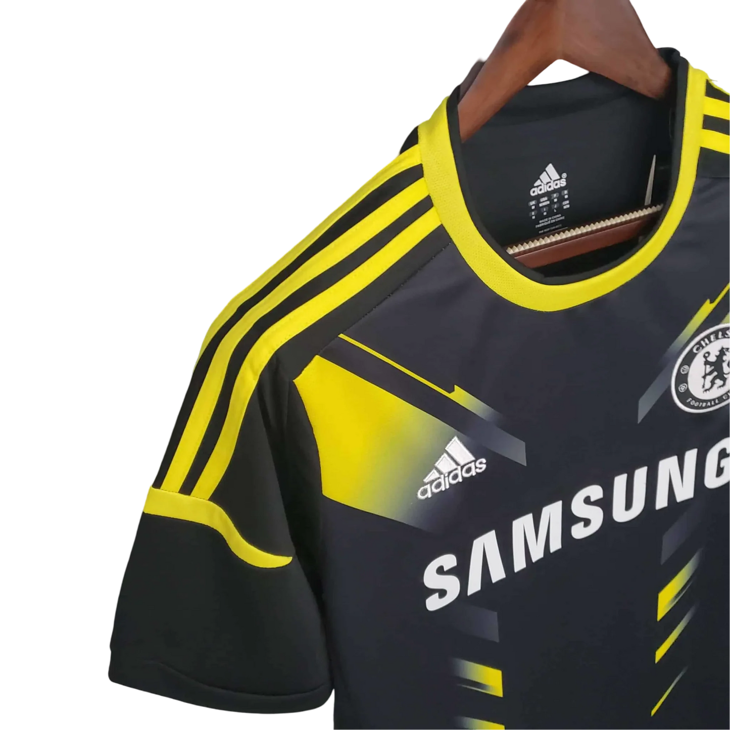 https://cdn.shopify.com/s/files/1/0826/7228/8075/files/20122013-cheisea-samsung-away-third-retro-kit-classickits433-408794.webp?v=1741198270