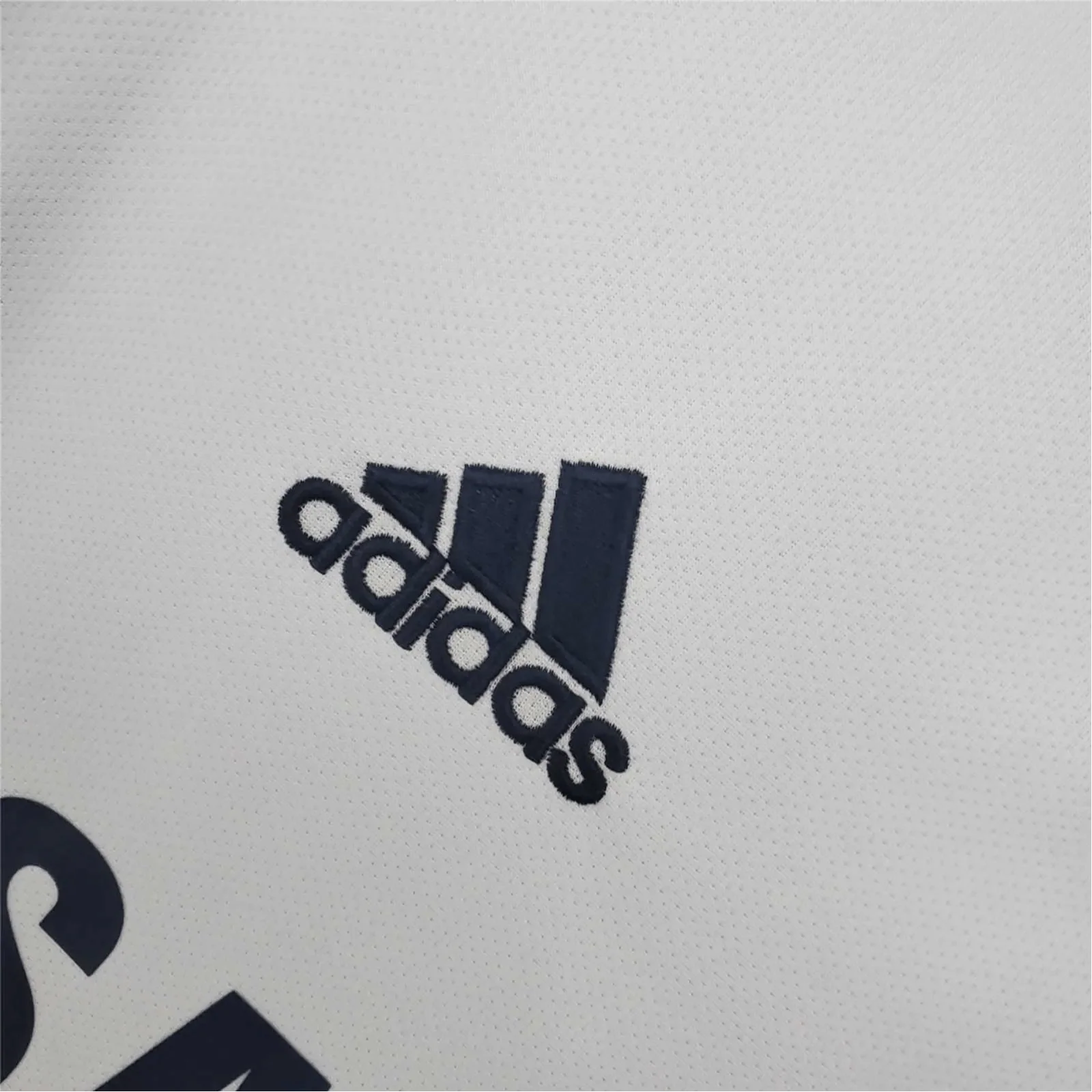 https://cdn.shopify.com/s/files/1/0826/7228/8075/files/20122013-chelsea-samsung-away-retro-kit-classickits433-501414.webp?v=1741198287