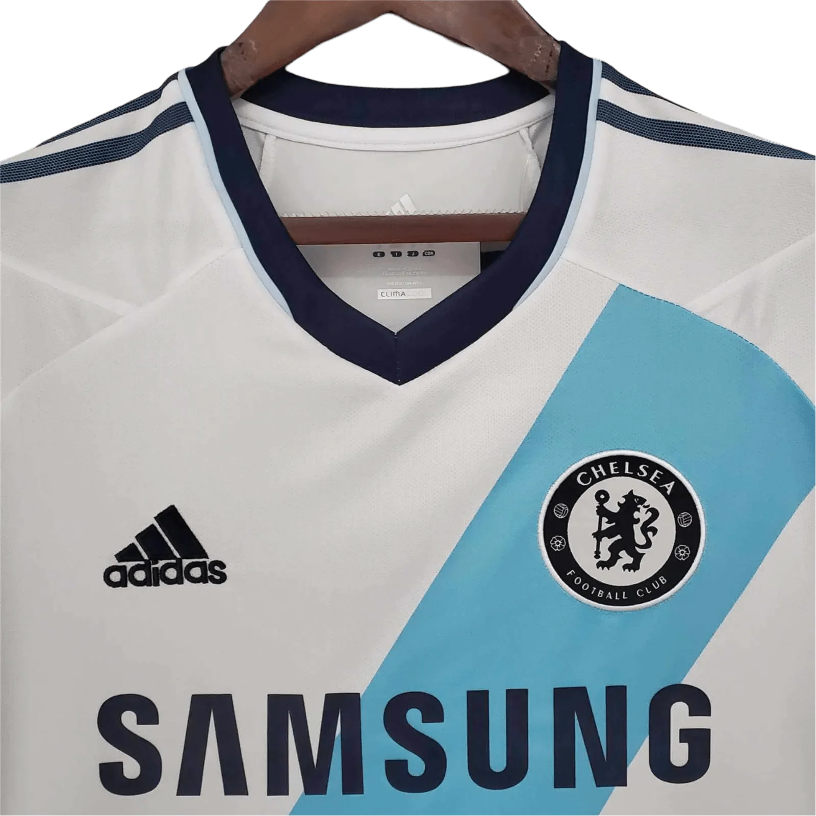 https://cdn.shopify.com/s/files/1/0826/7228/8075/files/20122013-chelsea-samsung-away-retro-kit-classickits433-661247.webp?v=1741198286