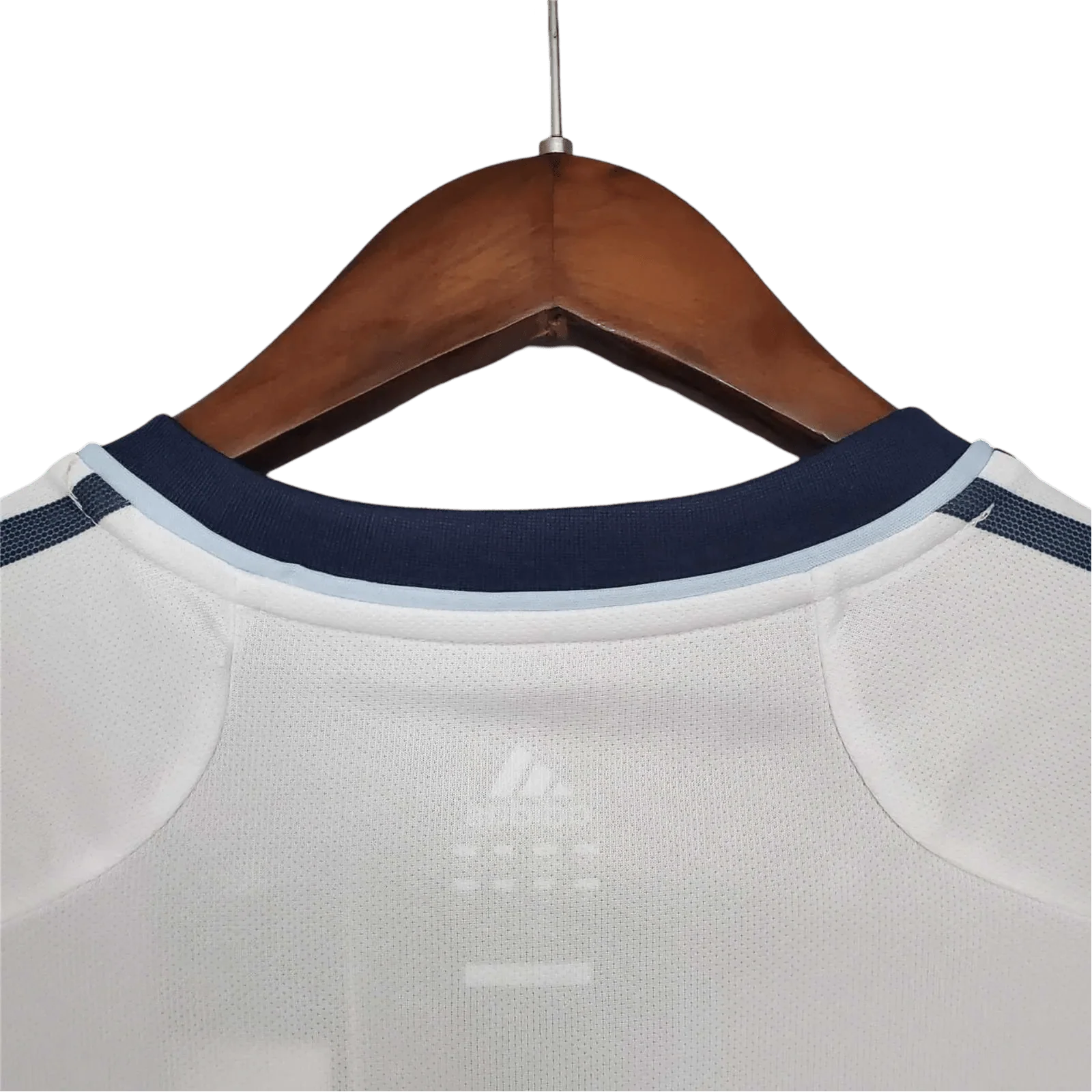 https://cdn.shopify.com/s/files/1/0826/7228/8075/files/20122013-chelsea-samsung-away-retro-kit-classickits433-746830.webp?v=1741198286