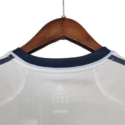 https://cdn.shopify.com/s/files/1/0826/7228/8075/files/20122013-chelsea-samsung-away-retro-kit-classickits433-746830.webp?v=1741198286