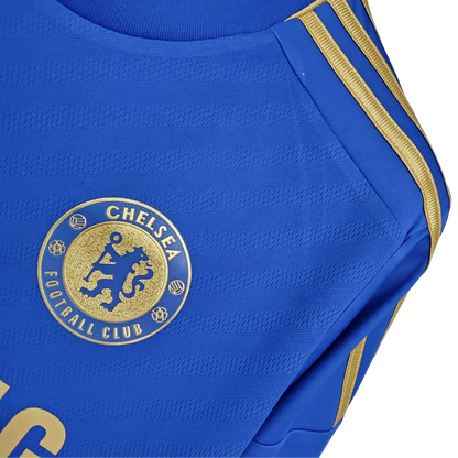 https://cdn.shopify.com/s/files/1/0826/7228/8075/files/20122013-chelsea-samsung-home-retro-kit-classickits433-311378.webp?v=1741198260