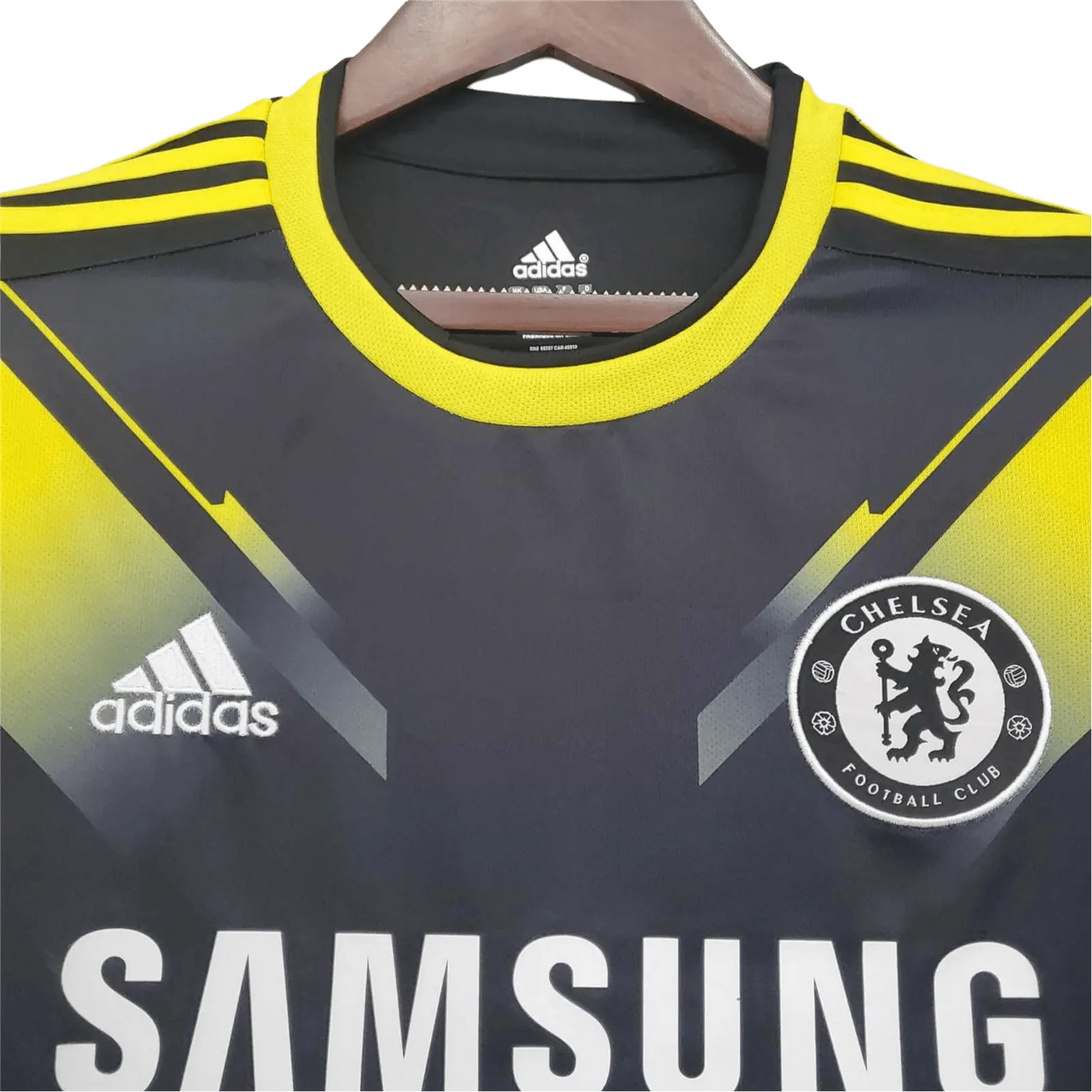 https://cdn.shopify.com/s/files/1/0826/7228/8075/files/20122013-chelsea-samsung-third-away-retro-kit-classickits433-286904.webp?v=1741198271