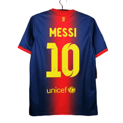 https://cdn.shopify.com/s/files/1/0826/7228/8075/files/20122013-fc-barcelona-qatar-foundation-home-retro-kit-classickits433-178976.webp?v=1741197559