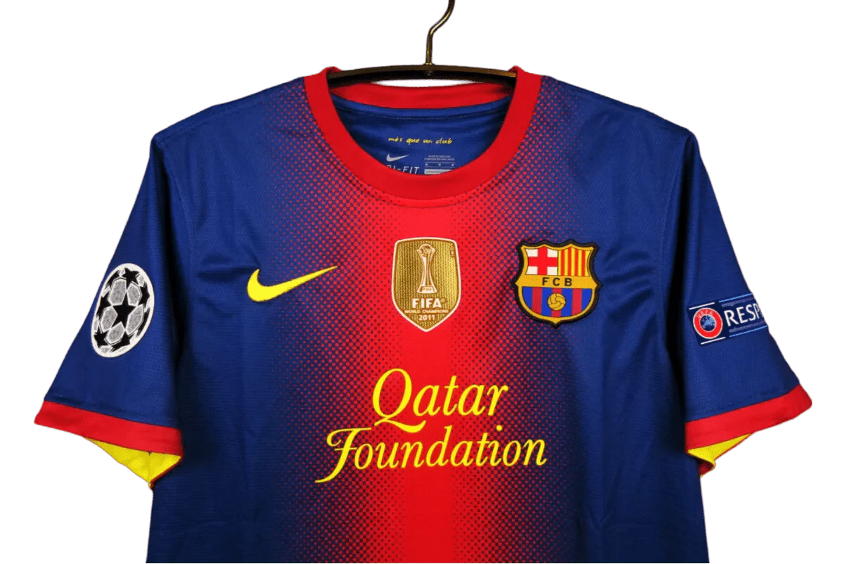 https://cdn.shopify.com/s/files/1/0826/7228/8075/files/20122013-fc-barcelona-qatar-foundation-home-retro-kit-classickits433-299404.webp?v=1741197559
