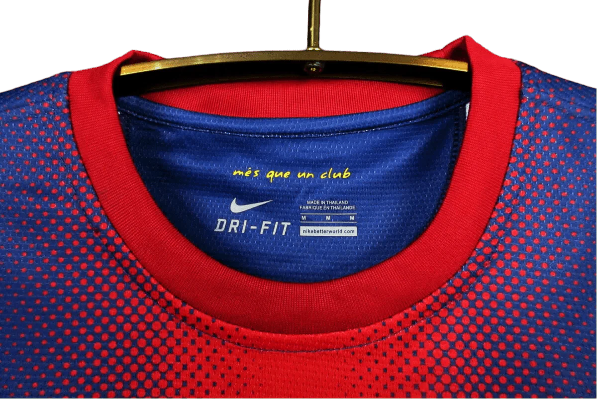 https://cdn.shopify.com/s/files/1/0826/7228/8075/files/20122013-fc-barcelona-qatar-foundation-home-retro-kit-classickits433-655068.webp?v=1741197559