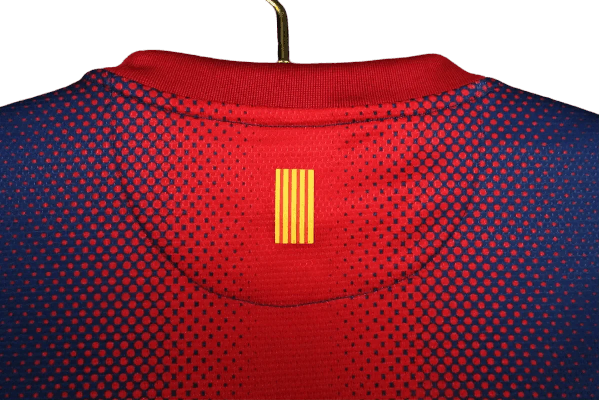 https://cdn.shopify.com/s/files/1/0826/7228/8075/files/20122013-fc-barcelona-qatar-foundation-home-retro-kit-classickits433-713240.webp?v=1741197561