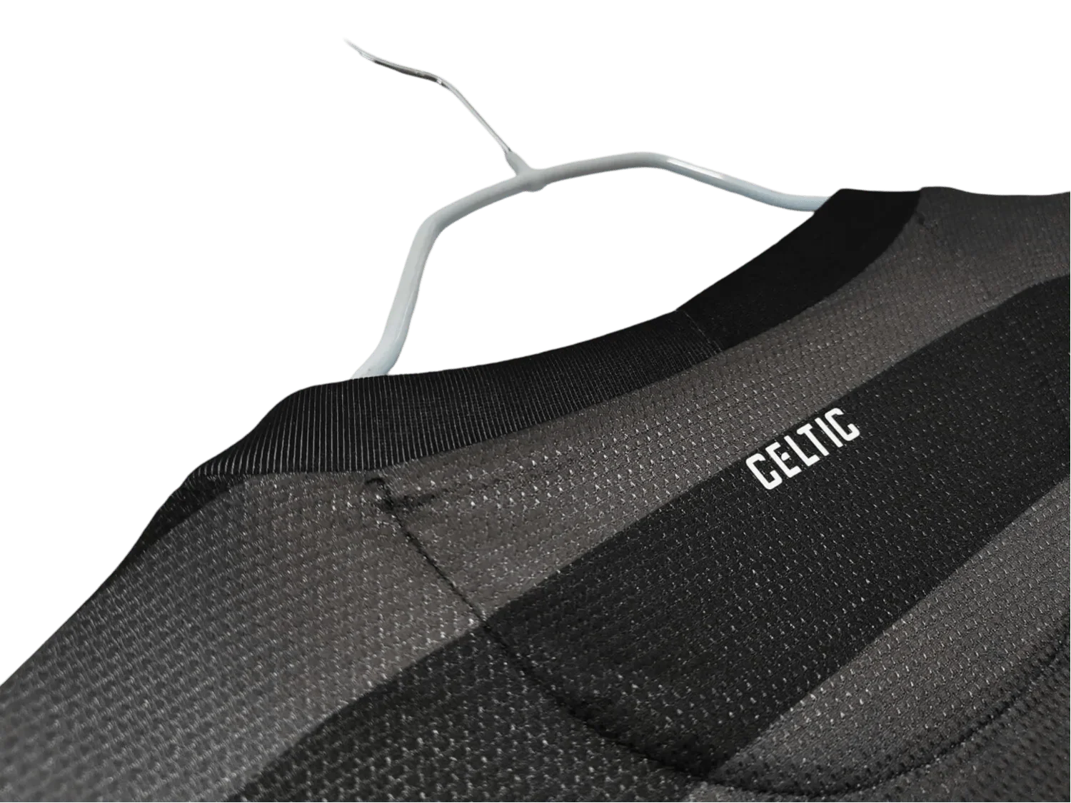 https://cdn.shopify.com/s/files/1/0826/7228/8075/files/20122013-glasgow-celtic-tennents-away-black-125th-anniv-retro-kit-classickits433-141253.webp?v=1741198258