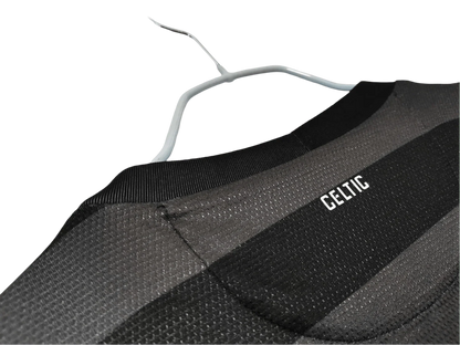 https://cdn.shopify.com/s/files/1/0826/7228/8075/files/20122013-glasgow-celtic-tennents-away-black-125th-anniv-retro-kit-classickits433-141253.webp?v=1741198258