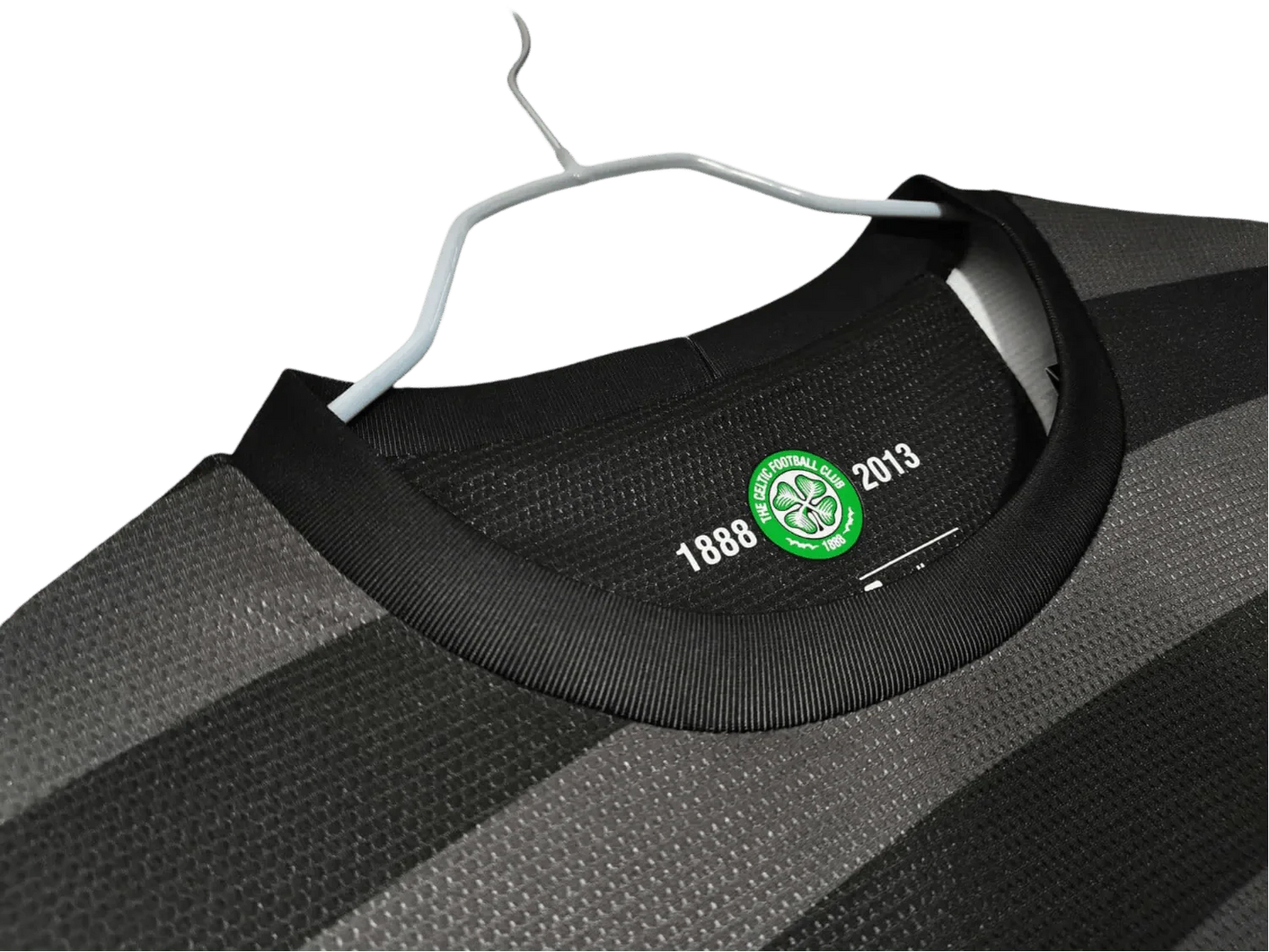 https://cdn.shopify.com/s/files/1/0826/7228/8075/files/20122013-glasgow-celtic-tennents-away-black-125th-anniv-retro-kit-classickits433-251186.webp?v=1741198261