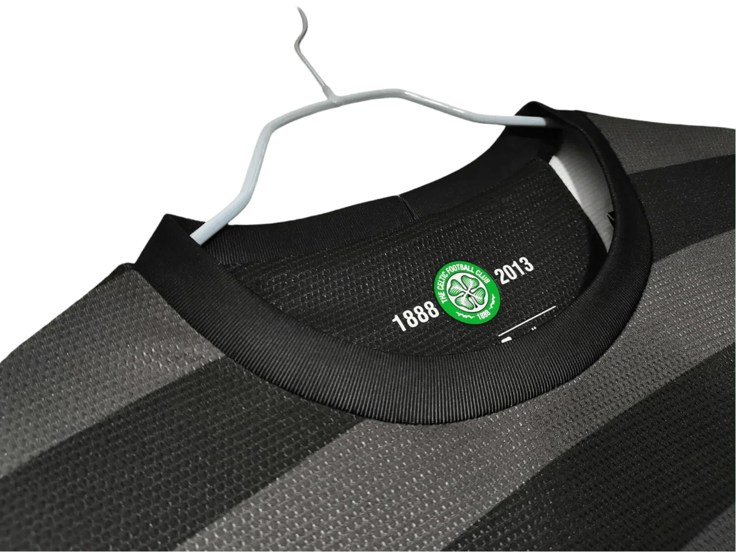 https://cdn.shopify.com/s/files/1/0826/7228/8075/files/20122013-glasgow-celtic-tennents-away-black-125th-anniv-retro-kit-classickits433-251186.webp?v=1741198261