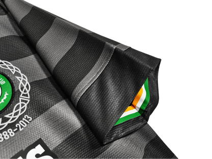 https://cdn.shopify.com/s/files/1/0826/7228/8075/files/20122013-glasgow-celtic-tennents-away-black-125th-anniv-retro-kit-classickits433-926285.webp?v=1741198260