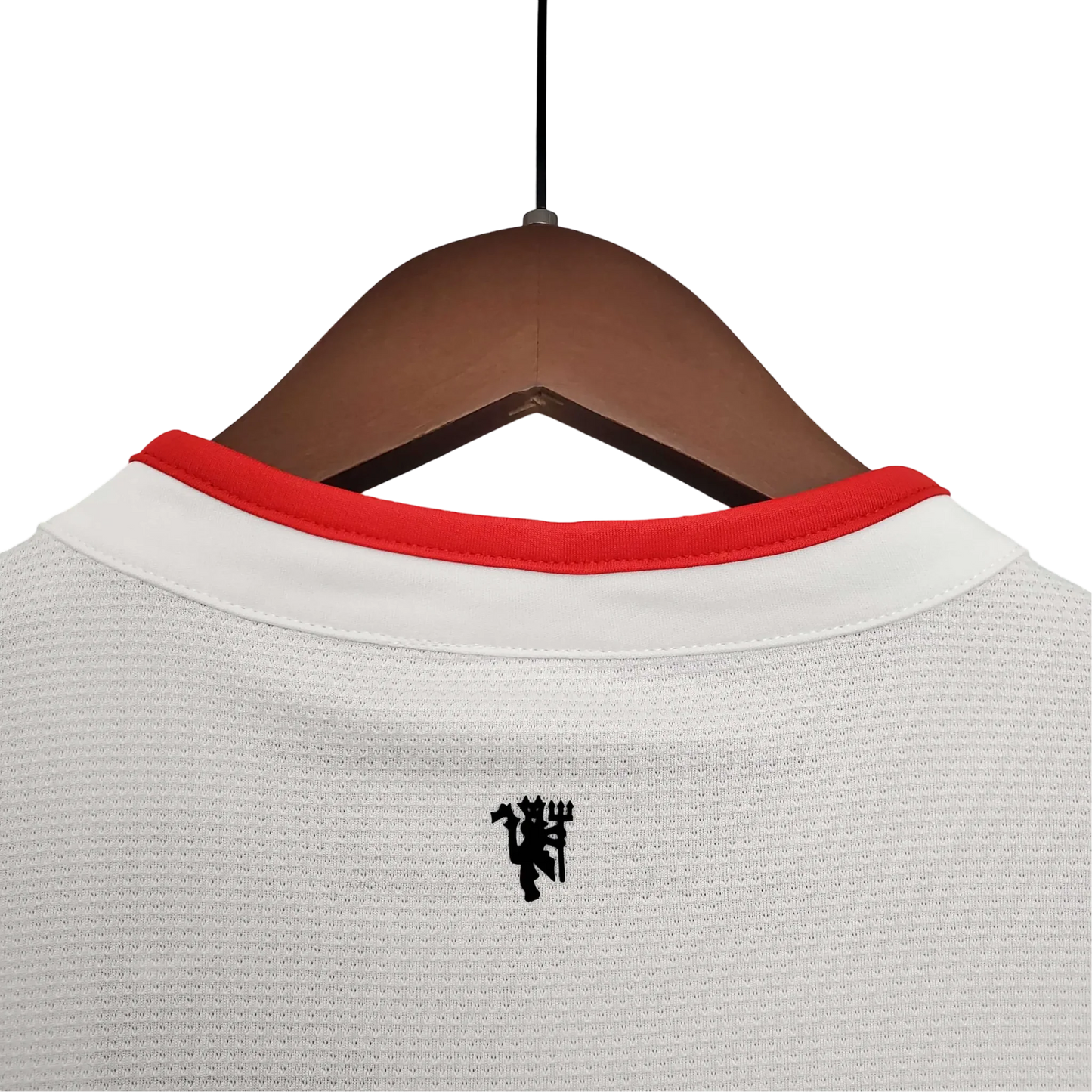 https://cdn.shopify.com/s/files/1/0826/7228/8075/files/20122013-manchester-united-aon-away-retro-kit-classickits433-899267.webp?v=1741197672