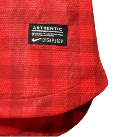 https://cdn.shopify.com/s/files/1/0826/7228/8075/files/20122013-manchester-united-aon-home-retro-kit-classickits433-112442.webp?v=1741197749