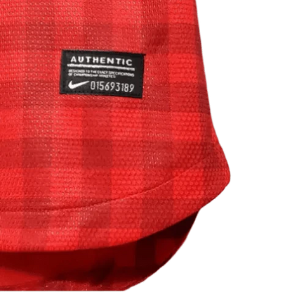 https://cdn.shopify.com/s/files/1/0826/7228/8075/files/20122013-manchester-united-aon-home-retro-kit-classickits433-112442.webp?v=1741197749