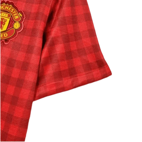 https://cdn.shopify.com/s/files/1/0826/7228/8075/files/20122013-manchester-united-aon-home-retro-kit-classickits433-868389.webp?v=1741197749