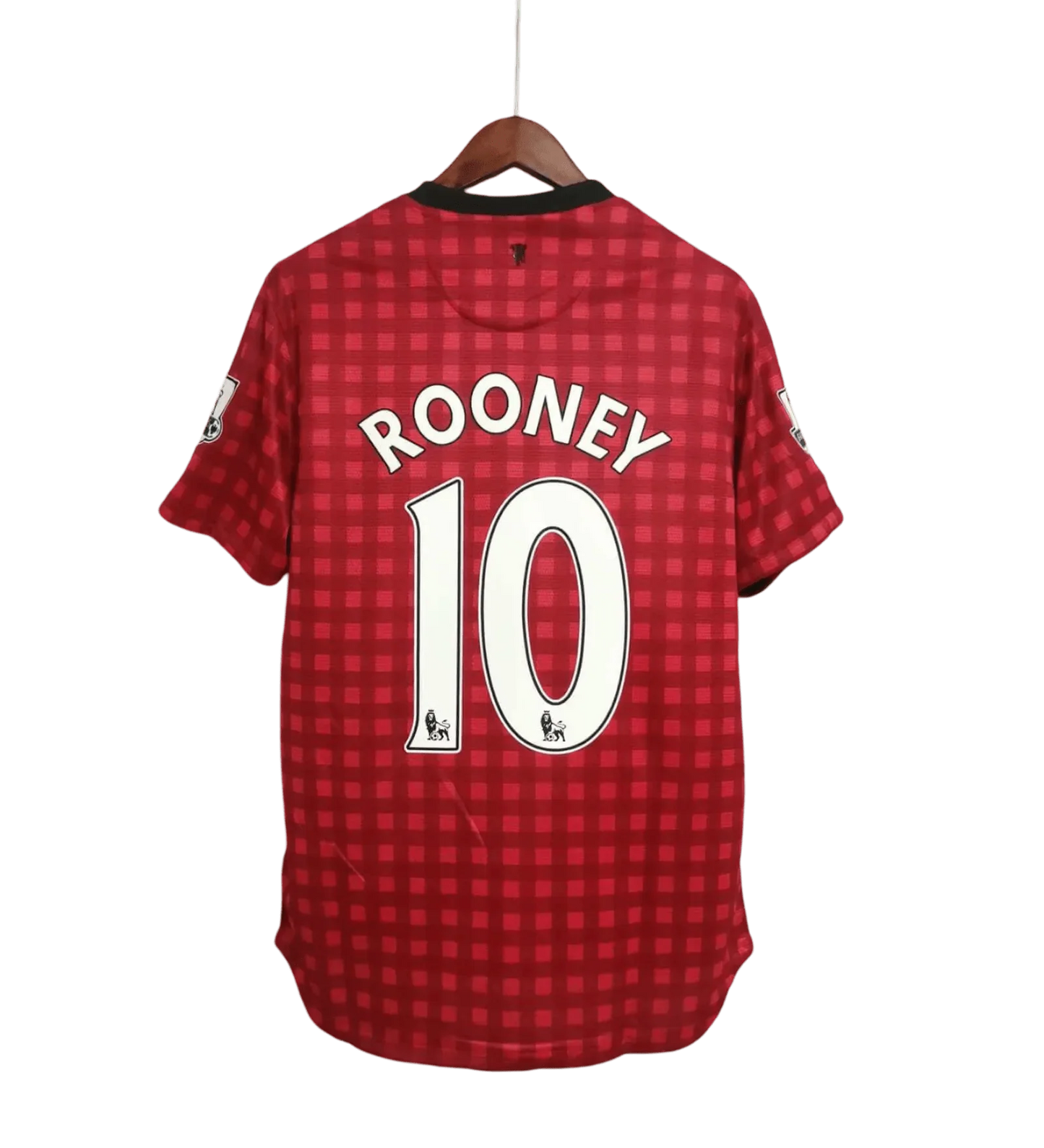 https://cdn.shopify.com/s/files/1/0826/7228/8075/files/20122013-manchester-united-aon-home-retro-kit-classickits433-929830.webp?v=1741197750