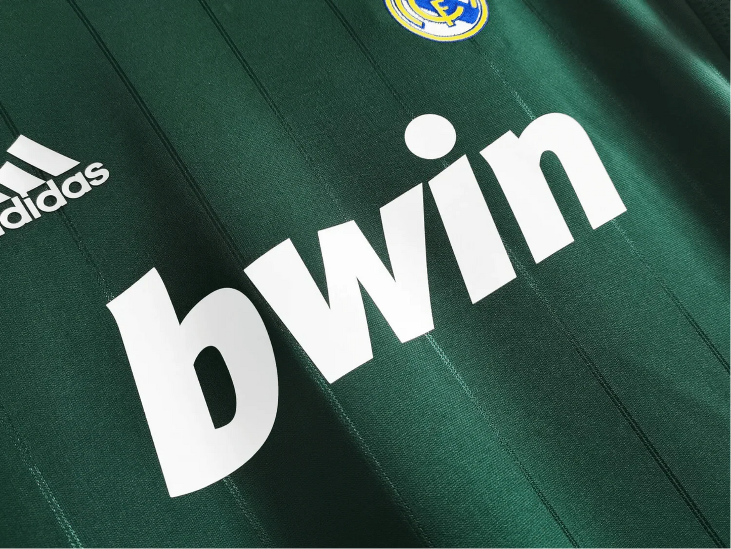 https://cdn.shopify.com/s/files/1/0826/7228/8075/files/20122013-real-madrid-bwin-3rd-green-retro-kit-192134.webp?v=1741197481