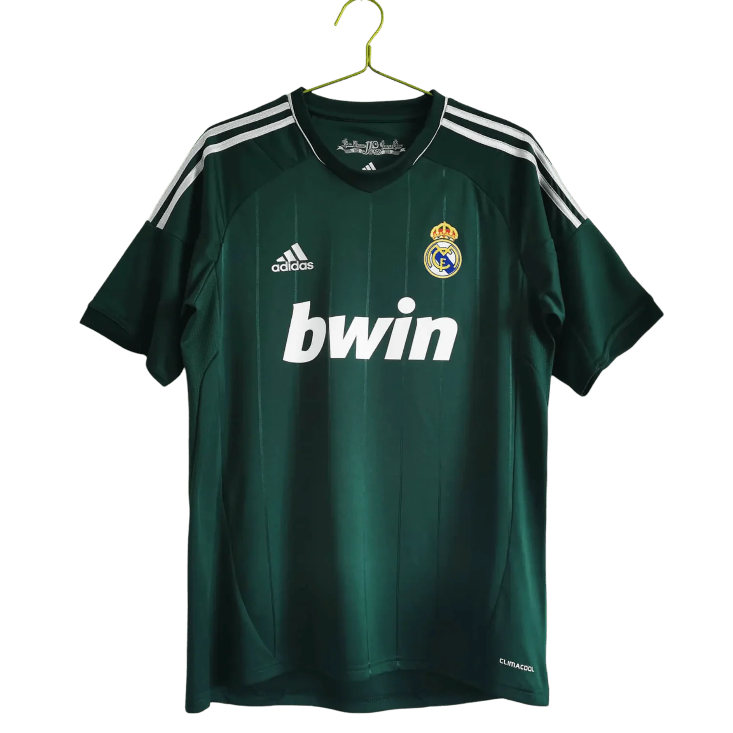 https://cdn.shopify.com/s/files/1/0826/7228/8075/files/20122013-real-madrid-bwin-3rd-green-retro-kit-468717.webp?v=1741197480
