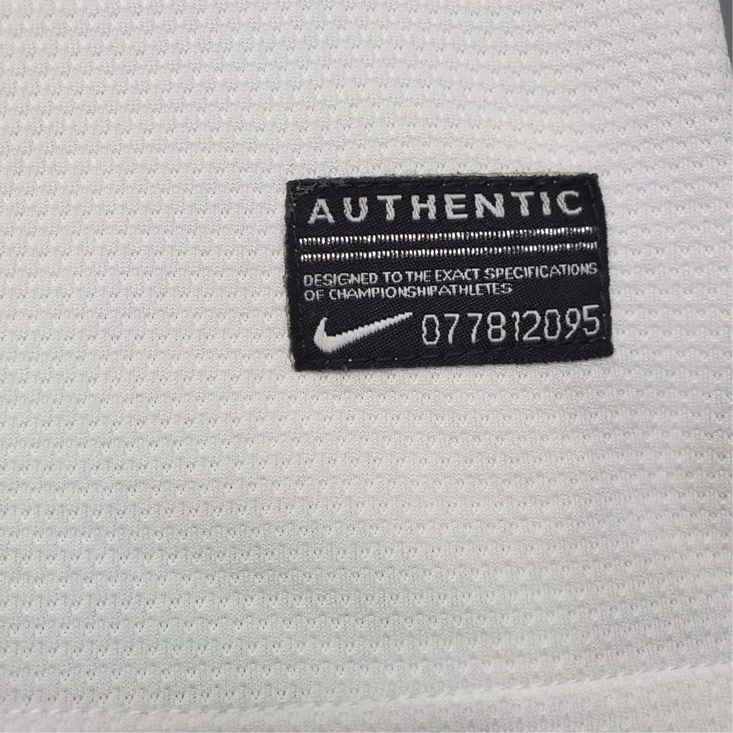 https://cdn.shopify.com/s/files/1/0826/7228/8075/files/2013-england-home-retro-kit-143567.webp?v=1741197045