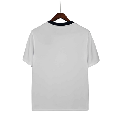 https://cdn.shopify.com/s/files/1/0826/7228/8075/files/2013-england-home-retro-kit-189927.webp?v=1741197043