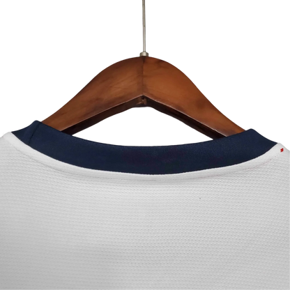 https://cdn.shopify.com/s/files/1/0826/7228/8075/files/2013-england-home-retro-kit-997378.webp?v=1741197045