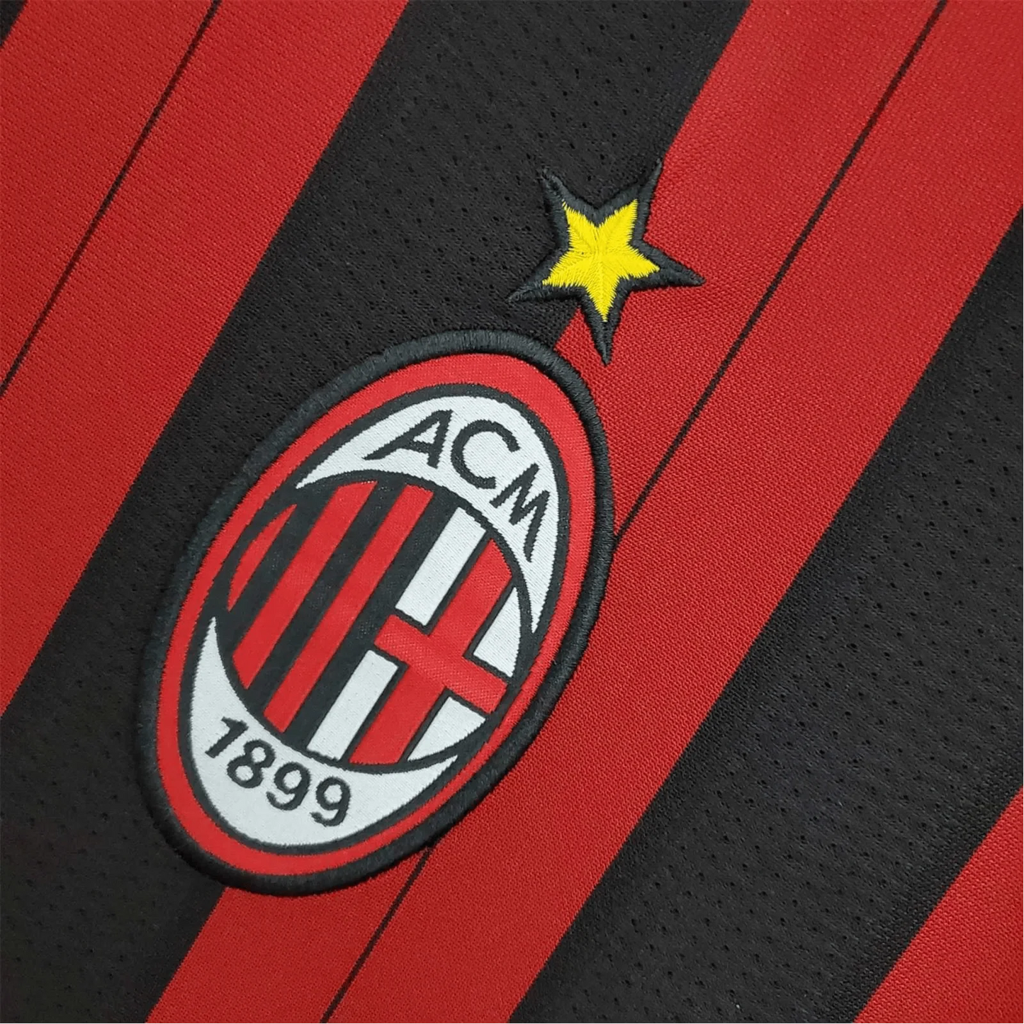 https://cdn.shopify.com/s/files/1/0826/7228/8075/files/20132014-ac-milan-fly-emirates-home-retro-kit-876081.webp?v=1741197454