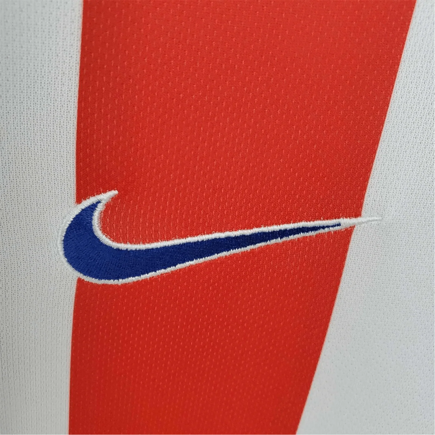 https://cdn.shopify.com/s/files/1/0826/7228/8075/files/20132014-atletico-madrid-azerbaijan-home-retro-kit-classickits433-921502.webp?v=1741198259