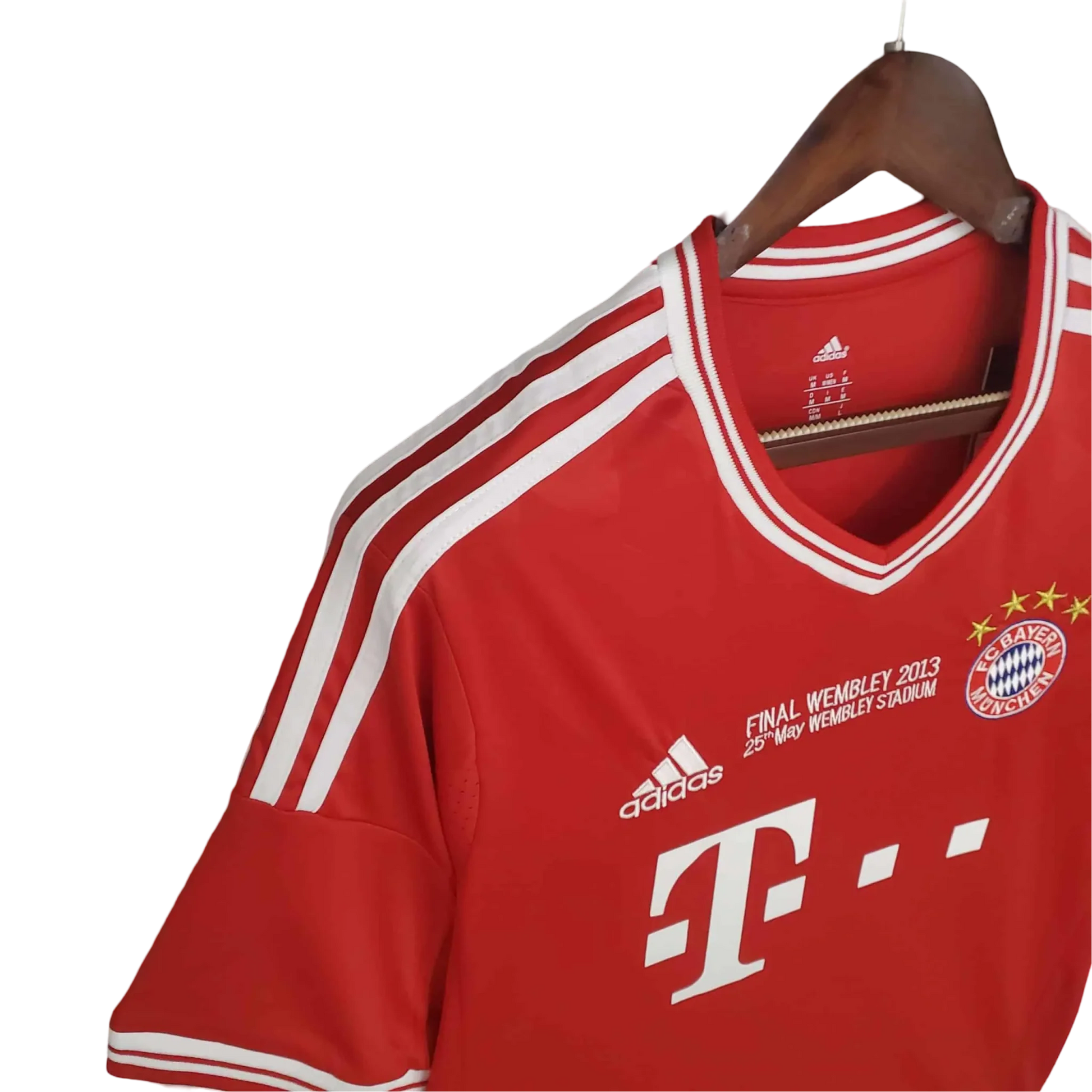 https://cdn.shopify.com/s/files/1/0826/7228/8075/files/20132014-bayern-munich-ucl-final-home-retro-kit-classickits433-910896.webp?v=1741197850