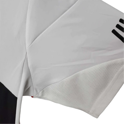 https://cdn.shopify.com/s/files/1/0826/7228/8075/files/20132014-benfica-moche-away-retro-kit-classickits433-551702.webp?v=1741198249