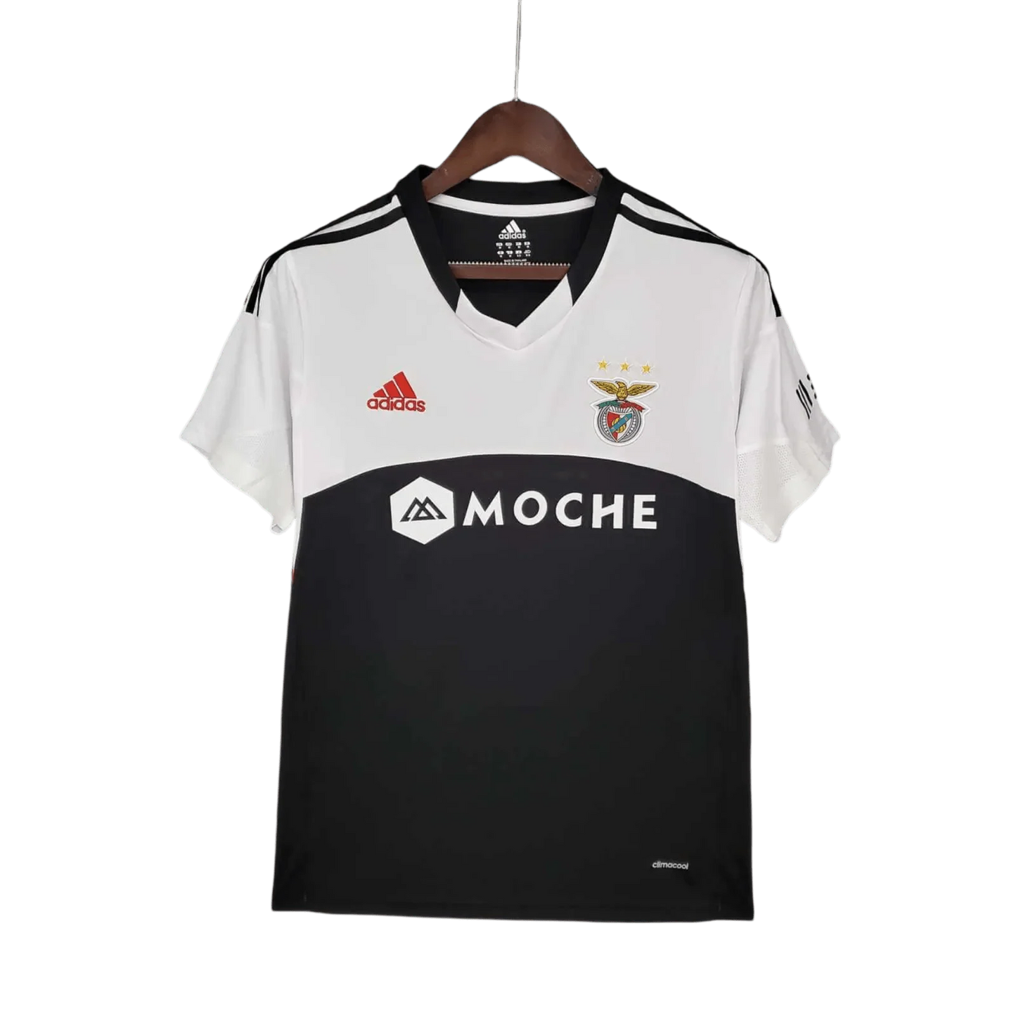 https://cdn.shopify.com/s/files/1/0826/7228/8075/files/20132014-benfica-moche-away-retro-kit-classickits433-973369.webp?v=1741198248