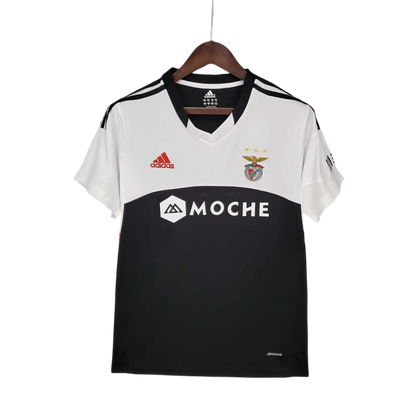 https://cdn.shopify.com/s/files/1/0826/7228/8075/files/20132014-benfica-moche-away-retro-kit-classickits433-973369.webp?v=1741198248