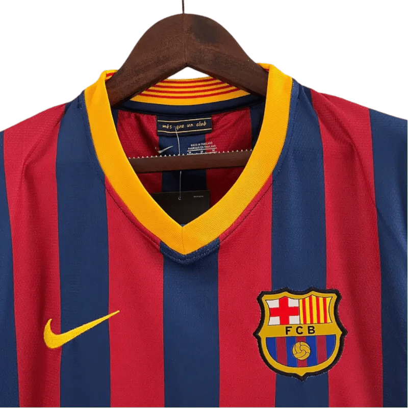 https://cdn.shopify.com/s/files/1/0826/7228/8075/files/20132014-fc-barcelona-qatar-airways-home-retro-kit-classickits433-495535.webp?v=1741197549