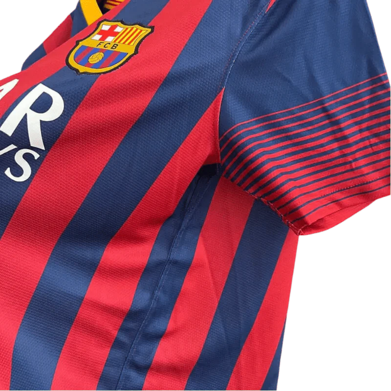 https://cdn.shopify.com/s/files/1/0826/7228/8075/files/20132014-fc-barcelona-qatar-airways-home-retro-kit-classickits433-500501.webp?v=1741197551