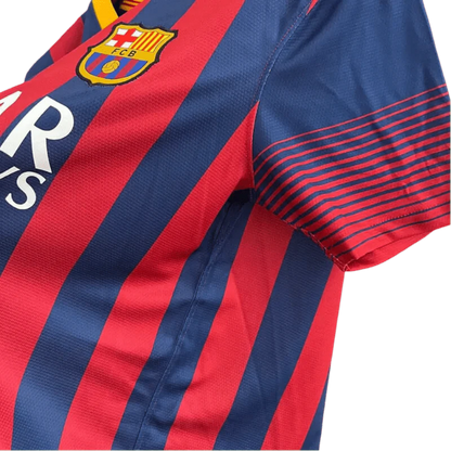 https://cdn.shopify.com/s/files/1/0826/7228/8075/files/20132014-fc-barcelona-qatar-airways-home-retro-kit-classickits433-500501.webp?v=1741197551