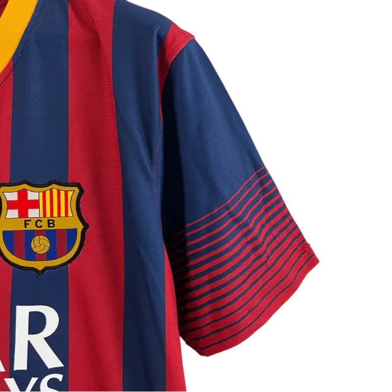 https://cdn.shopify.com/s/files/1/0826/7228/8075/files/20132014-fc-barcelona-qatar-airways-home-retro-kit-classickits433-917256.webp?v=1741197548