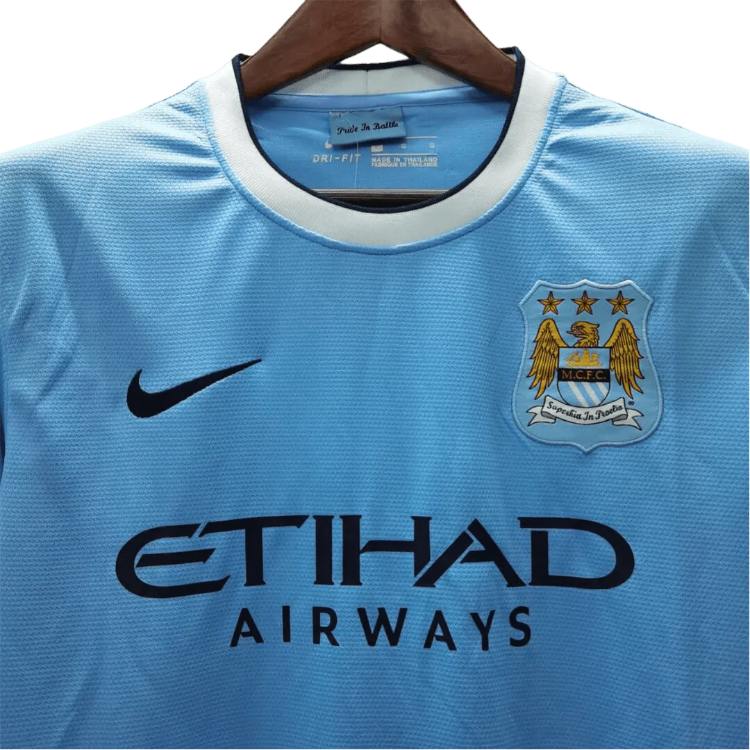 https://cdn.shopify.com/s/files/1/0826/7228/8075/files/20132014-manchester-city-etihad-airways-home-retro-kit-classickits43-714480.webp?v=1741198273
