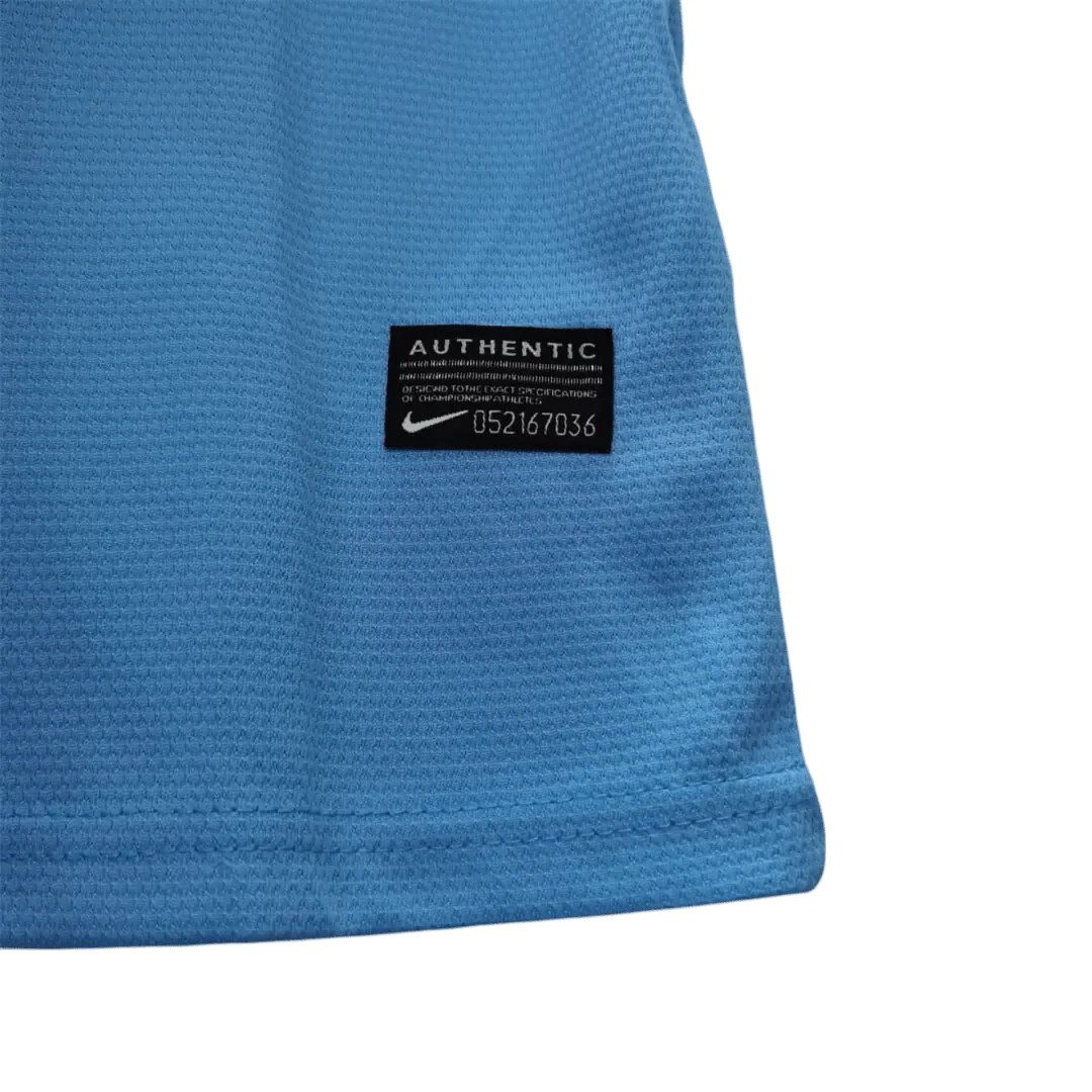 https://cdn.shopify.com/s/files/1/0826/7228/8075/files/20132014-manchester-city-etihad-airways-home-retro-kit-classickits43-878151.webp?v=1741198273