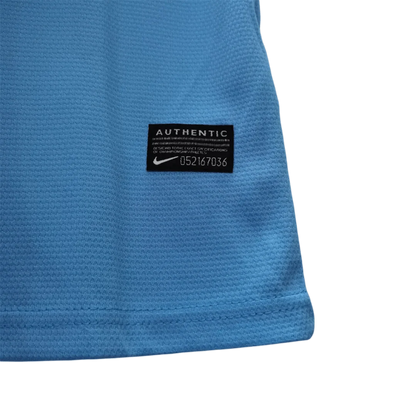 https://cdn.shopify.com/s/files/1/0826/7228/8075/files/20132014-manchester-city-etihad-airways-home-retro-kit-classickits43-878151.webp?v=1741198273