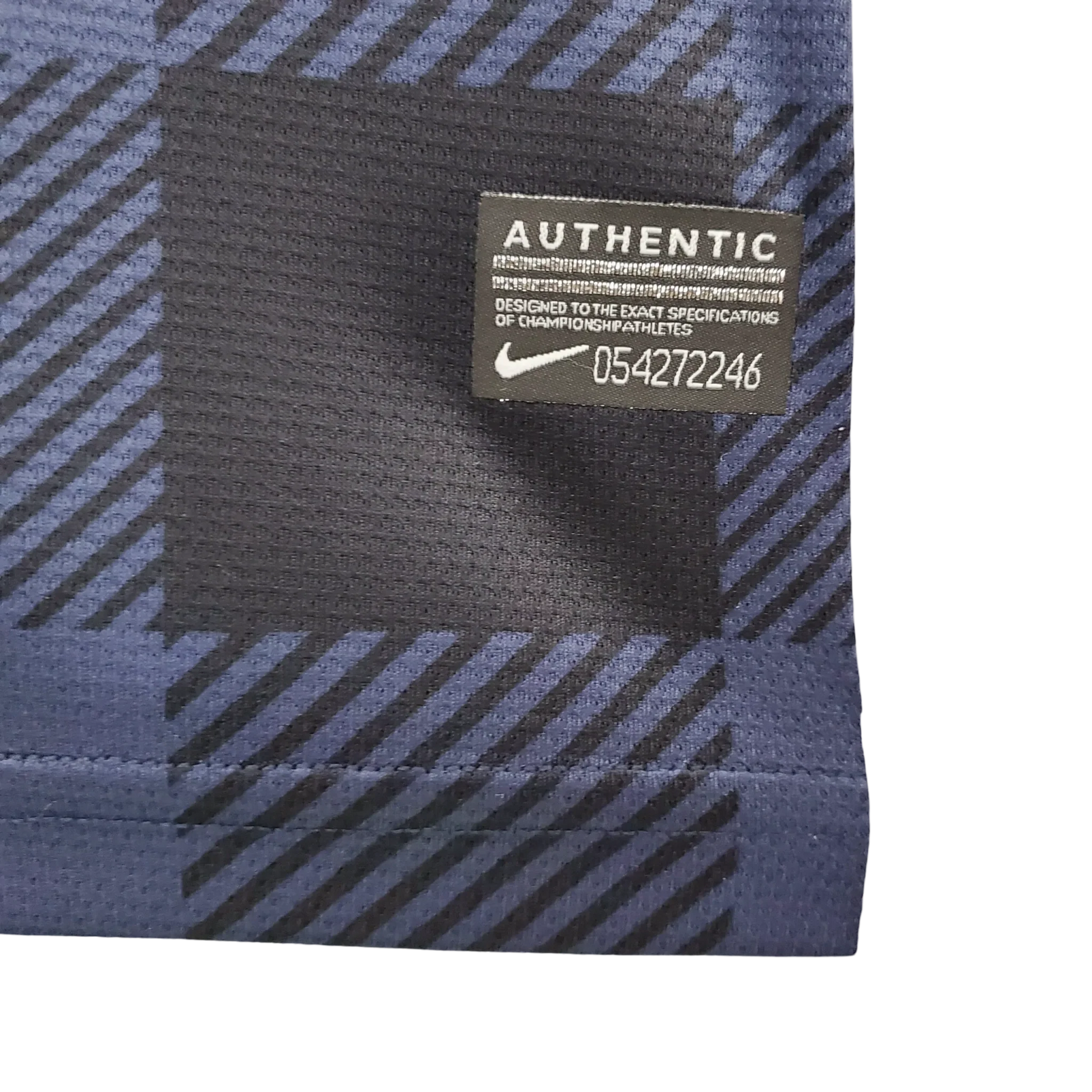 https://cdn.shopify.com/s/files/1/0826/7228/8075/files/20132014-manchester-united-aon-away-retro-kit-classickits433-217974.webp?v=1741197675
