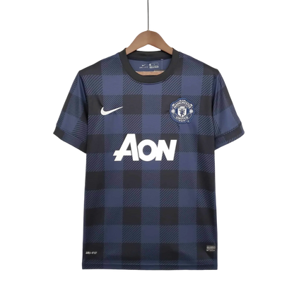 https://cdn.shopify.com/s/files/1/0826/7228/8075/files/20132014-manchester-united-aon-away-retro-kit-classickits433-328085.webp?v=1741197674