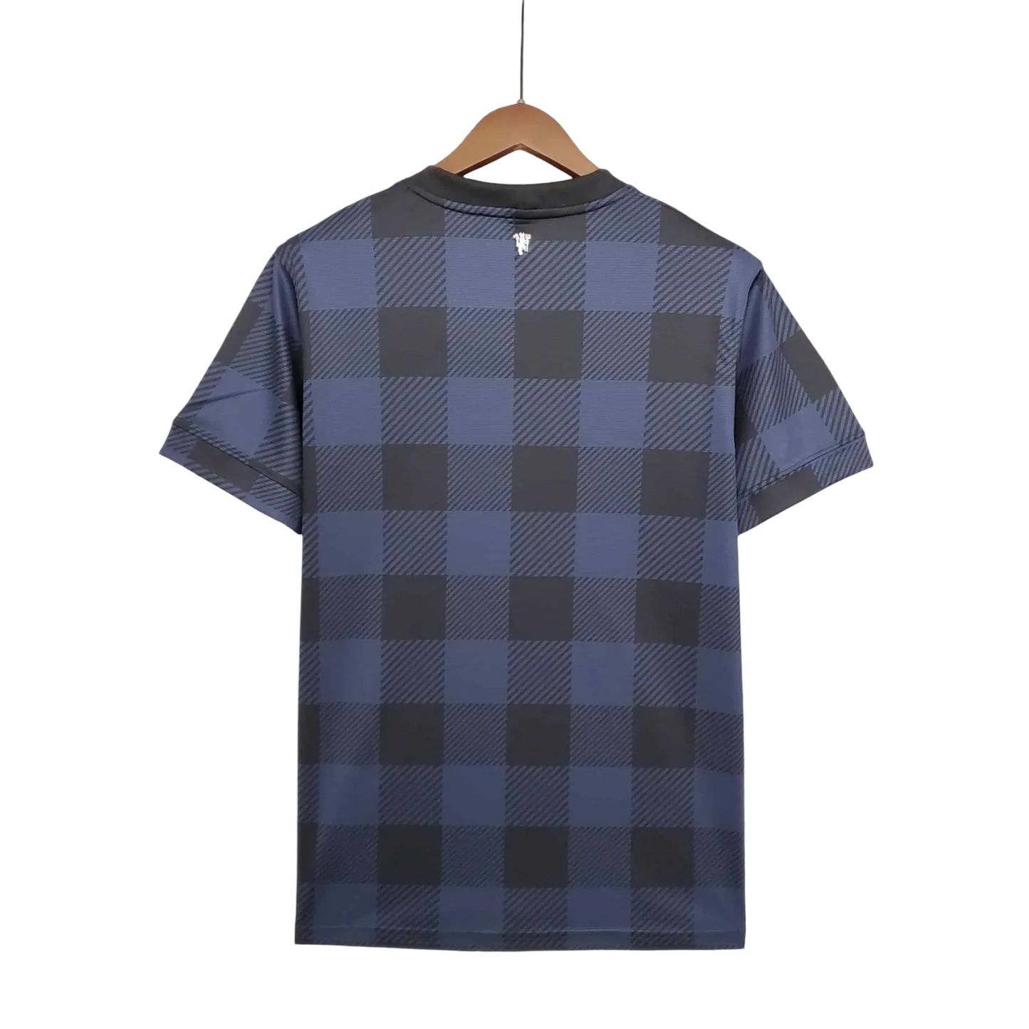 https://cdn.shopify.com/s/files/1/0826/7228/8075/files/20132014-manchester-united-aon-away-retro-kit-classickits433-367070.webp?v=1741197672