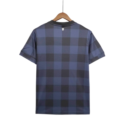 https://cdn.shopify.com/s/files/1/0826/7228/8075/files/20132014-manchester-united-aon-away-retro-kit-classickits433-367070.webp?v=1741197672